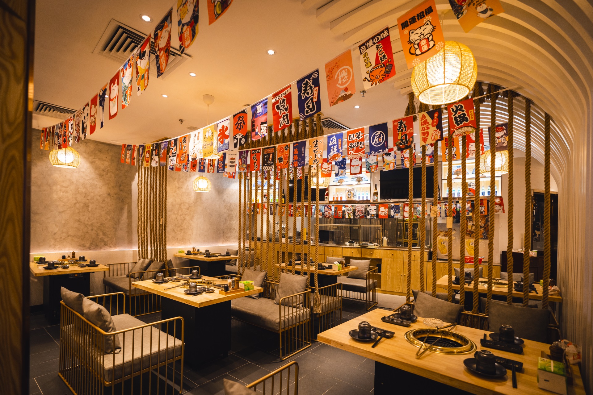 Logo设计如何通过深圳餐饮空间设计来确定餐厅的装修风格？
